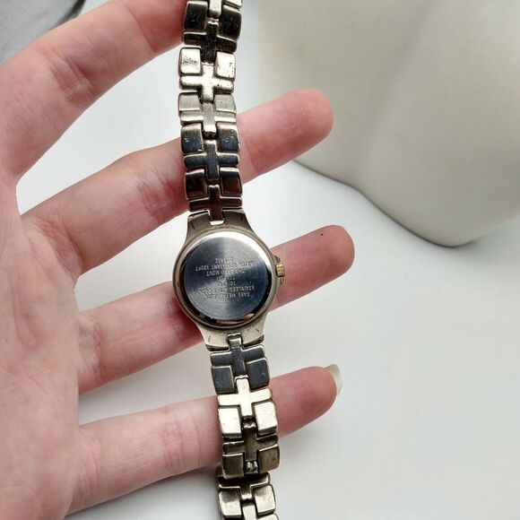 Anne Klein vintage watch batteries no included‎